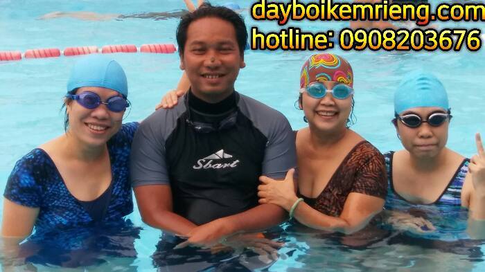 cô giáo trường HOÀNG LÊ KHA  học bơi thầy LỘC giáo viên phụ trách dạy bơi| dayboikemrieng.com